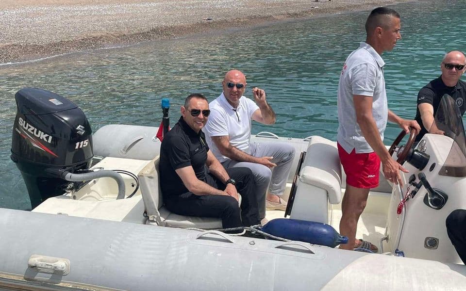 Da li je Vulin, koga je odavno trebalo proglasiti nepoželjnim u Crnoj Gori, platio boravišnu taksu?