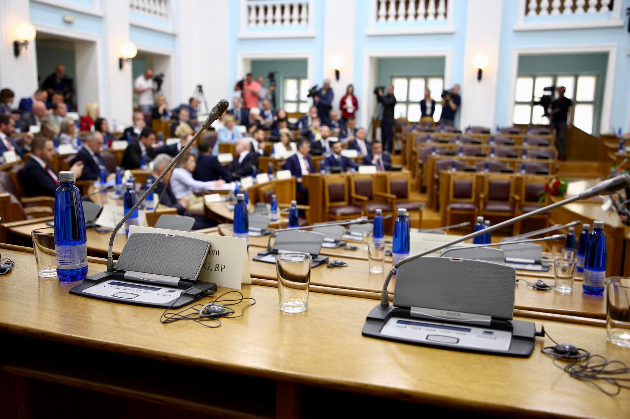 Skupština usvojila: Omogućeno smanjenje akciza na gorivo i PDV na osnovne životne namirnice