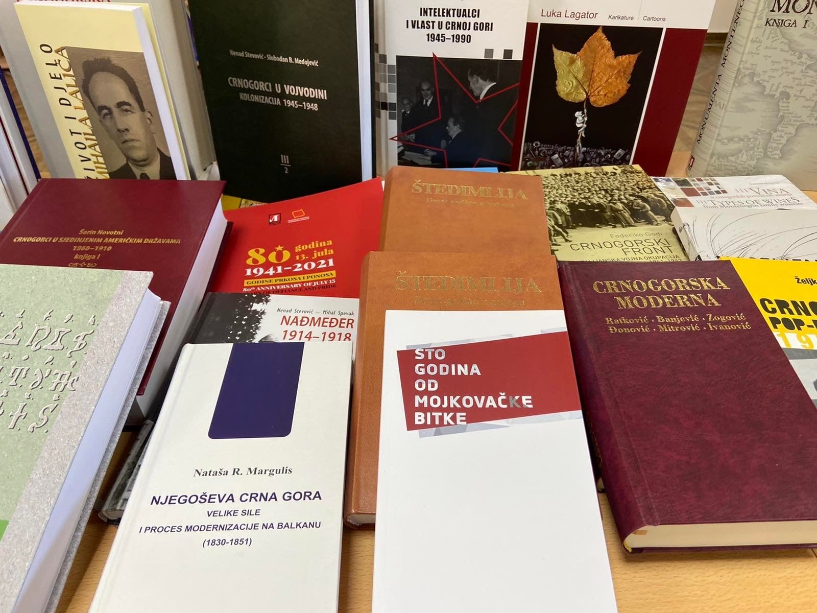 Matica crnogorska poklonila svoja izdanja biblioteci “Mihailo Miho Vuković” u Danilovgradu