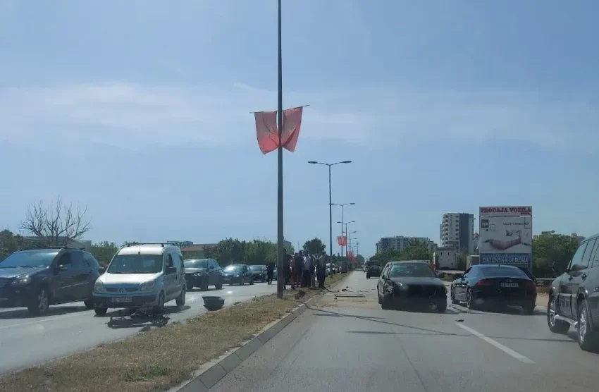 Bar: Sudar tri vozila, jedno izletjelo u suprotnu traku