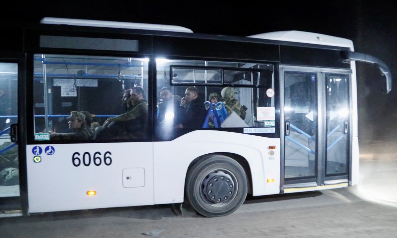 Autobusi sa ukrajinskim vojnicima napustili čeličanu Azovstal