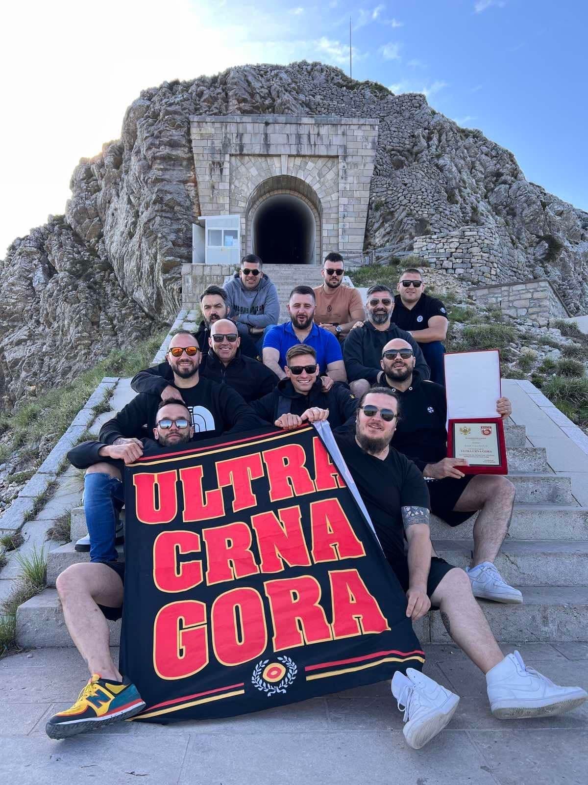 FOTO: Petar Kapisoda uručio zahvalnicu navijačkoj grupi Ultra Crna Gora na Lovćenu