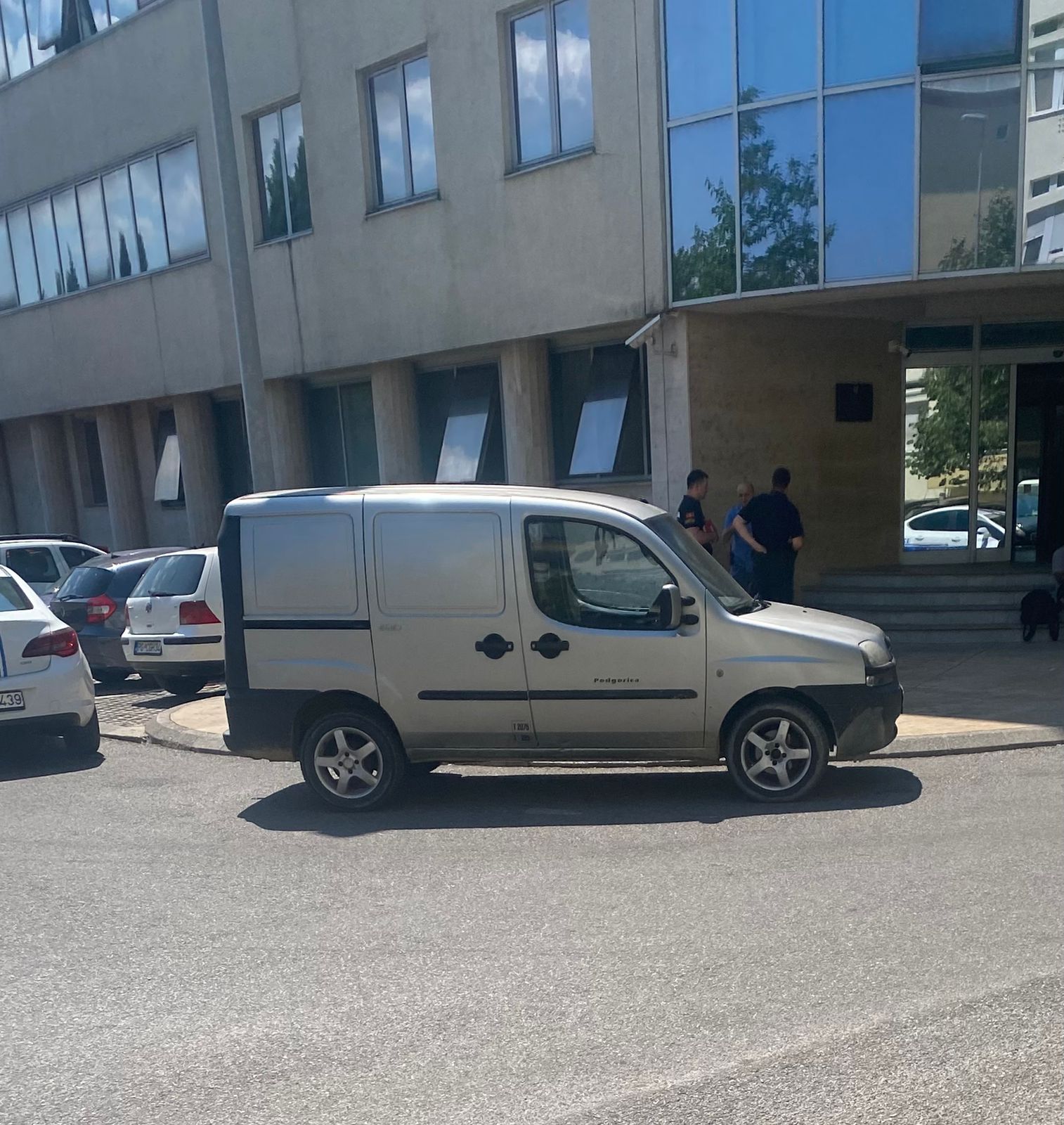 Uhapšen Podgoričanin: Sumnja se da je Danilović u ”pick-up” vozilu krijumčario 17 stranih državljana