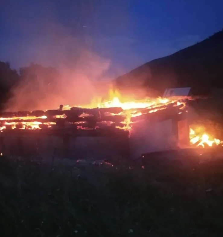 Grom zapalio štalu u Popovom dolu kod Pljevalja