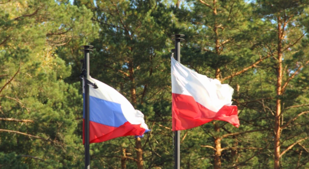 Rusija uklonila poljsku zastavu sa spomenika iz Drugog svjetskog rata u Katinu