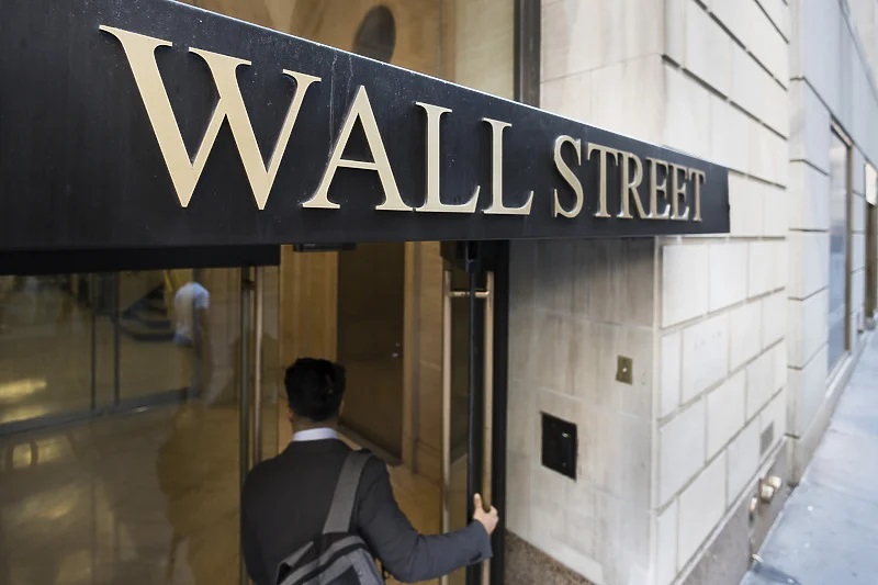 Wall Street tone dok istovremeno strahovi od recesije rastu