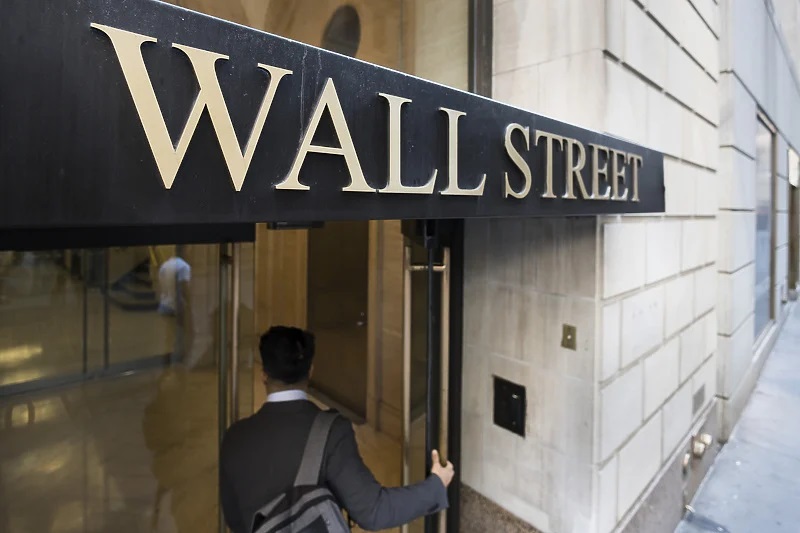 Wall Street tone dok istovremeno strahovi od recesije rastu