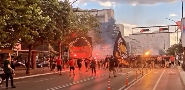 (Video)Sjajna atmosfera u Podgorici: Okupljanje navijača pred meč CG – BiH
