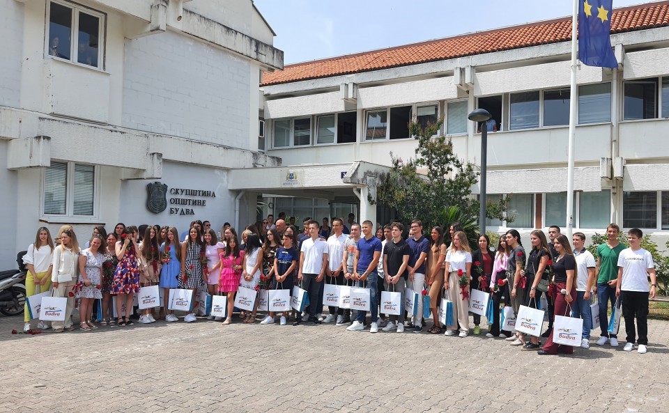 Opština Budva nagradila najbolje učenike
