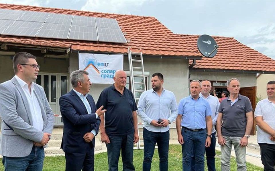 PRIORITETI EPCG: Zaposlili preko 300 radnika, a ugradili samo jedan panel nakon osam mjeseci