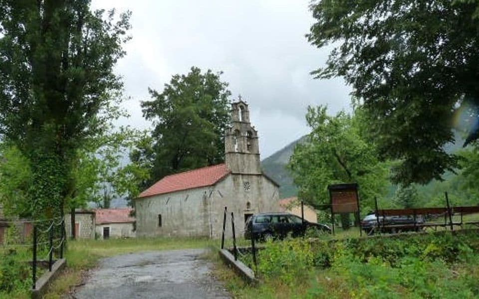 Traže vlasništvo nad crkvama Sv. Dimitrija i Sv. Danila u Ljubotinju