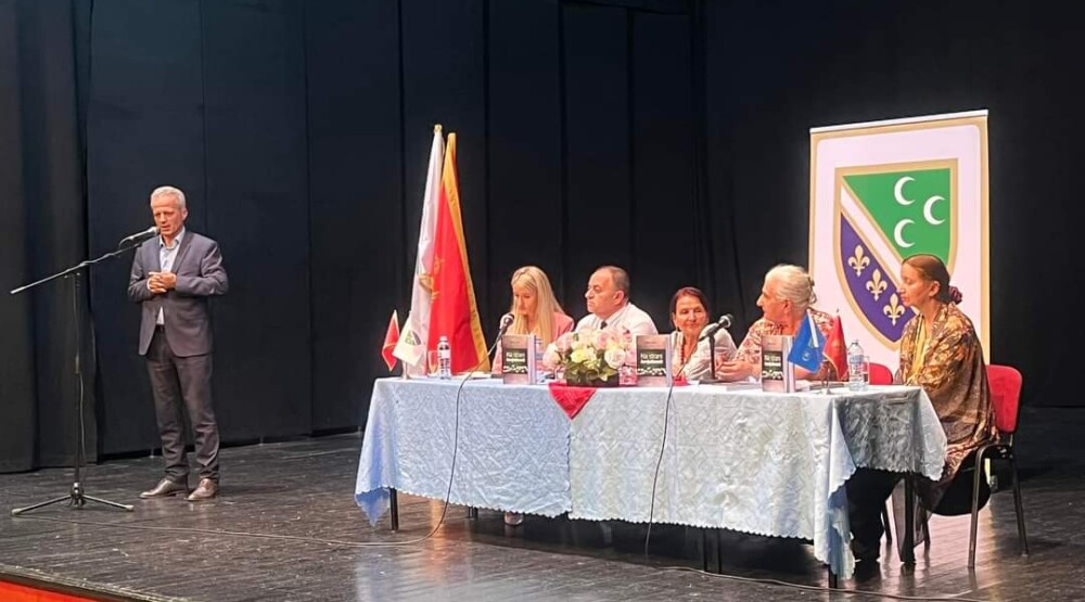 Bošnjačka stranka ugostila u Plavu Majke Srebrenice, promovisana knjiga “Na strani čovječnosti”
