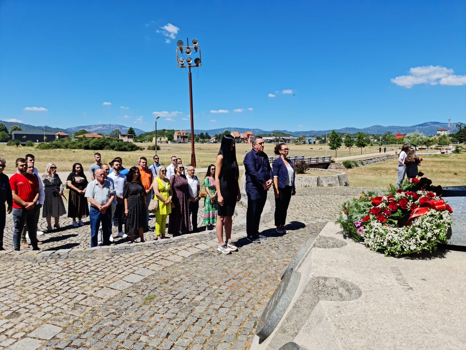 Delegacija DPS Nikšić položila vijence na spomenik Ljuba Čupića i Spomenik palim borcima