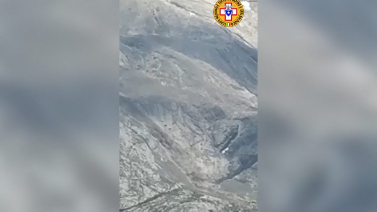 U Italiji četvoro mrtvih pošto se komad alpskog glečera obrušio na planinare