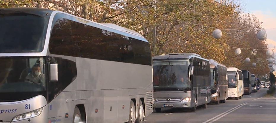Umjesto na drumovima, autobusi Nikšić prevoza parkirani