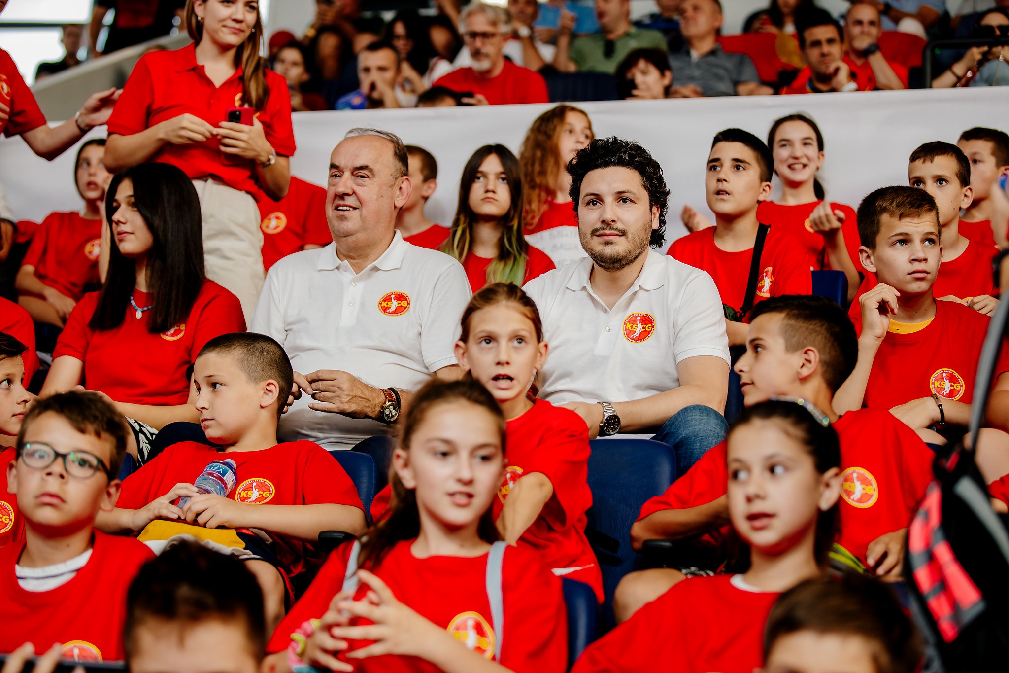 Abazović i Lalošević sa učenicima OŠ &#8220;Vladimir Nazor“ bodre košarkašku reprezentaciju