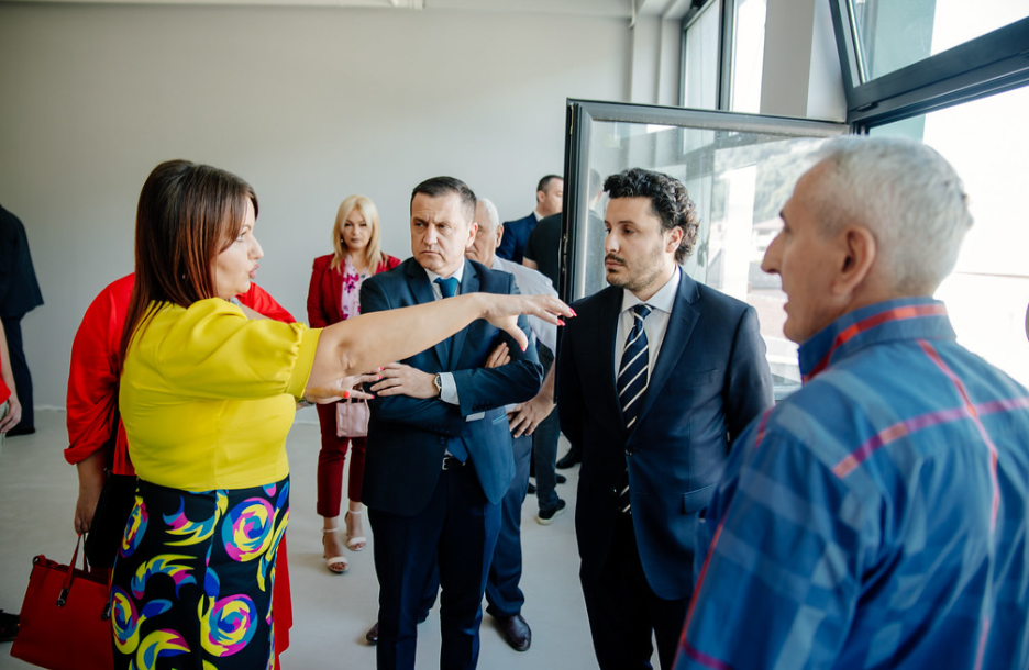 Abazović i Vojinović s roditeljima učenika OŠ &#8216;Dušan Korać&#8217;: Nećemo slati djecu u školu ako se ne promijeni stanje