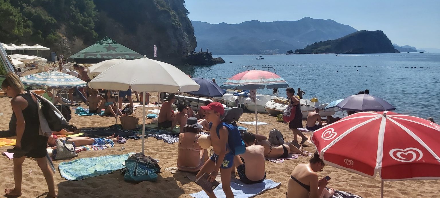 NOVA: Crnogorci oštro o gostima iz Srbije &#8211; „Pašteta turisti, sve im je skupo“