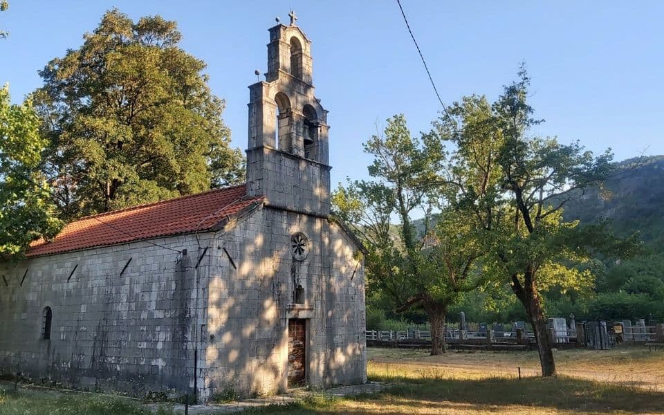 Grupa Ljubotinjana: Po kojem osnovu SPC ima pravo da se upisuje kao vlasnik crkava koje su naše nasljeđe