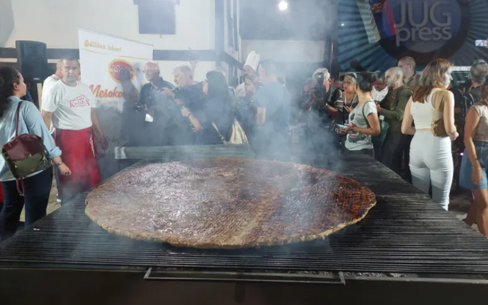 U Leskovcu napravljena pljeskavica od 67,2 kg mesa