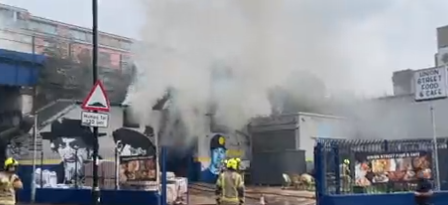 Haos u Londonu: Veliki požar na željezničkoj stanici, oko 70 vatrogasaca se bori sa vatrom