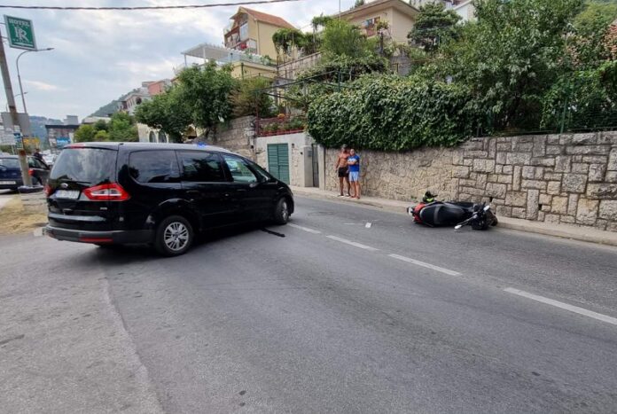 Herceg Novi: Sudar automobila i motora, jedna osoba povrijeđena