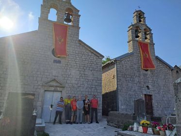 Nastavlja se akcija: Crnogorska zastava i na crkvama Svetog Đorđa, Svete Gospođe, Svete Trojice&#8230;