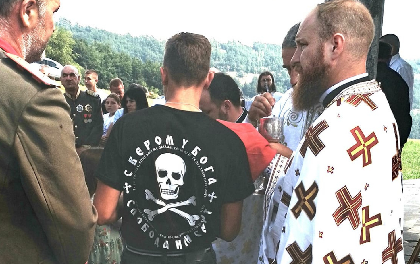 Episkop Ostojić (SPC) pričešćuje četnike i Putinove fanove