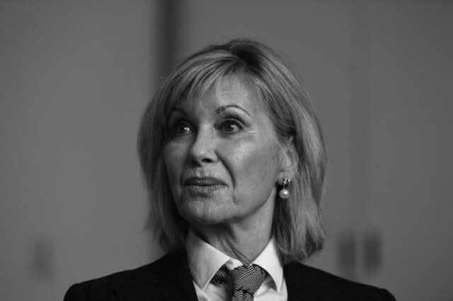 Preminula Olivija Njutn-Džon