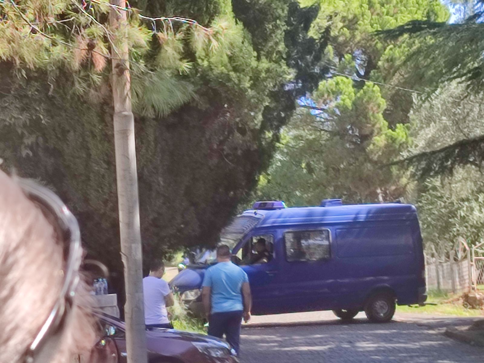 FOTO I VIDEO: Građani ispred Vile &#8220;Gorica&#8221;, policija&#8221;maricom&#8221; spriječila slikanje