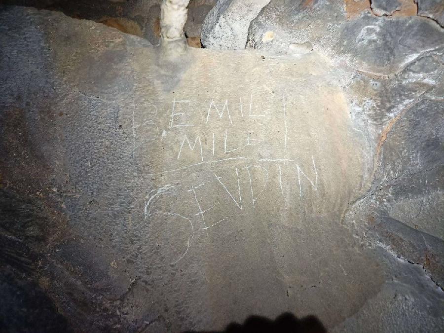 Krivične prijave protiv dvije osobe zbog ispisivanja grafita u Đalovića pećini
