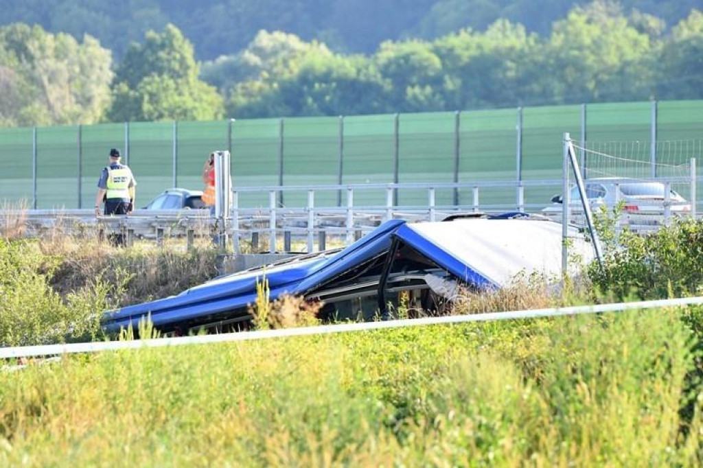 Pogledajte fotografije stravične nesreće u Hrvatskoj: Sa ceste sletio autobus, 11 poginulih