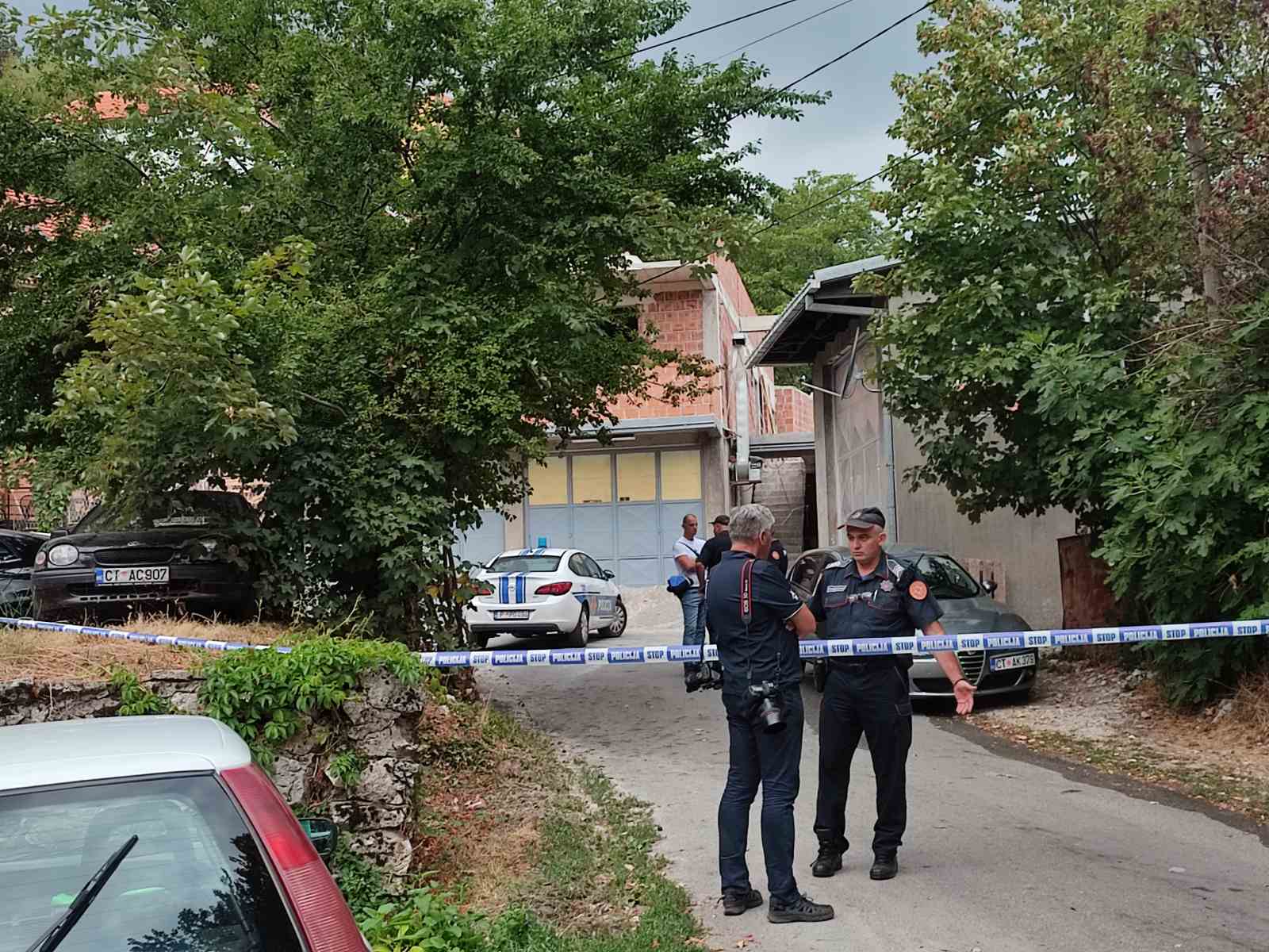 Uprava policije o tragediji na Cetinju: Još uvijek se utvrđuje kako je ubijen Borilović, nemamo saznanja o njegovom prethodnom napadu na porodicu podstanara