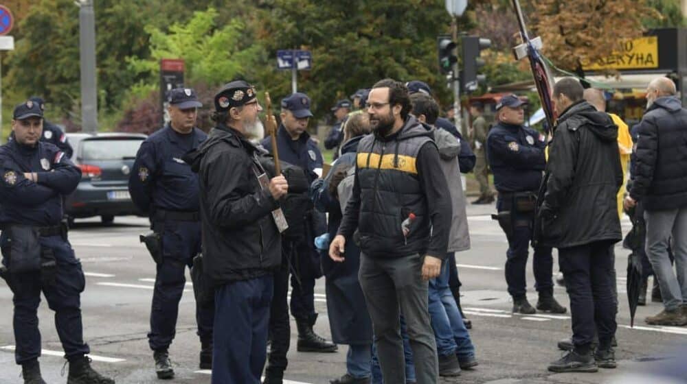 Europrajd u Beogradu: Četvorica muškaraca šutirala pripadnike policije
