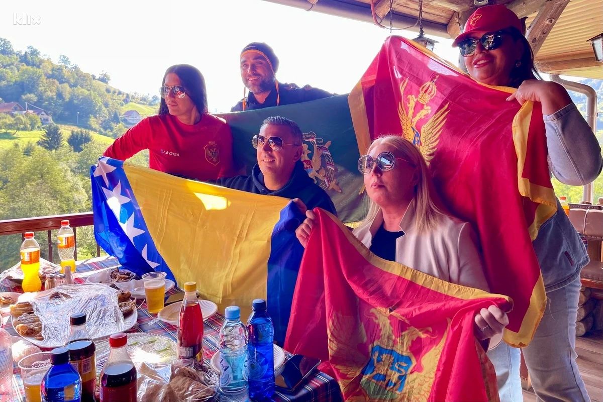 Počelo okupljanje naših navijača &#8220;Kod Fehre&#8221;, 500 posjetilaca dobiće &#8220;burek sa sirom&#8221;