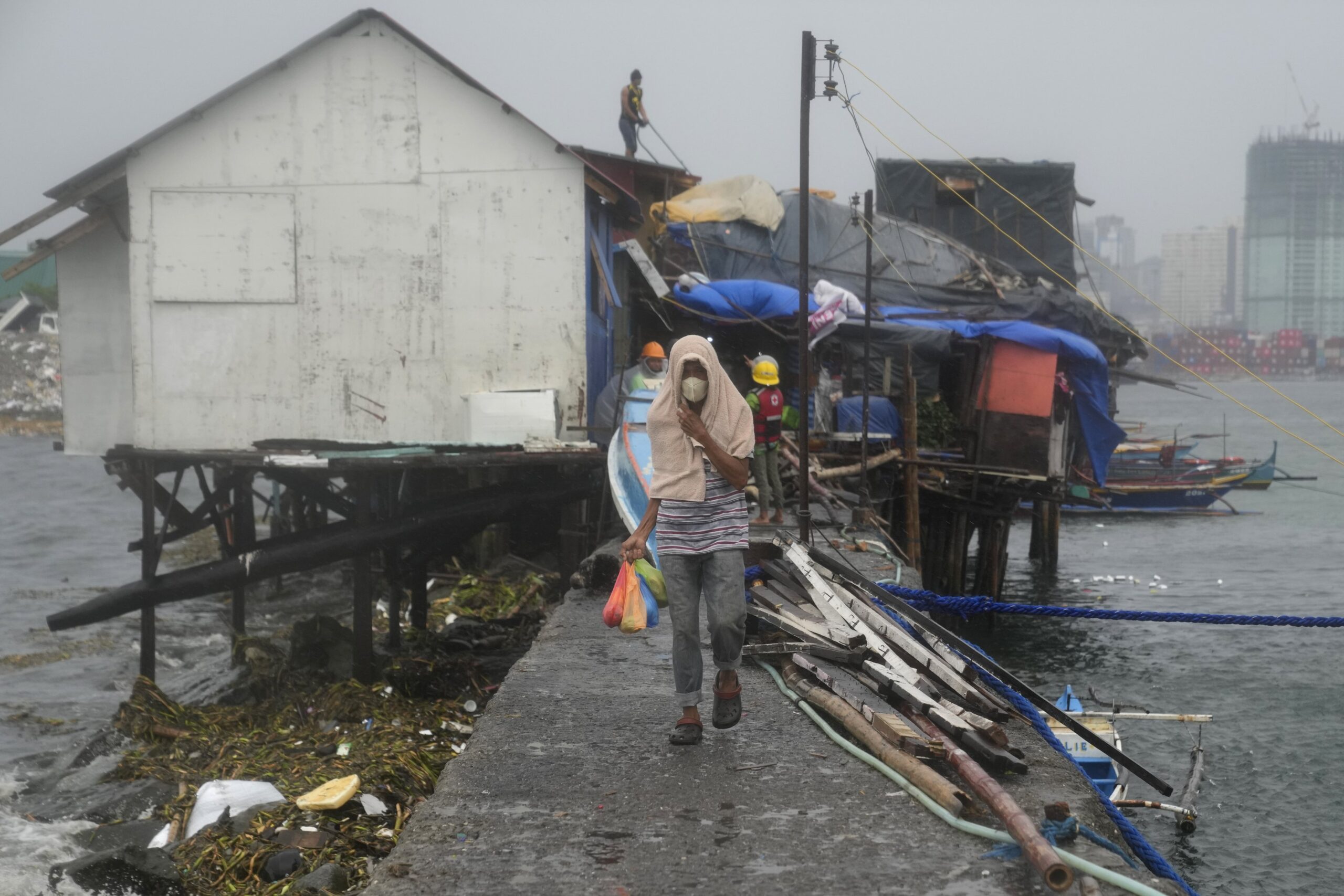 Zbog snažnog tajfuna evakuacije na Filipinima