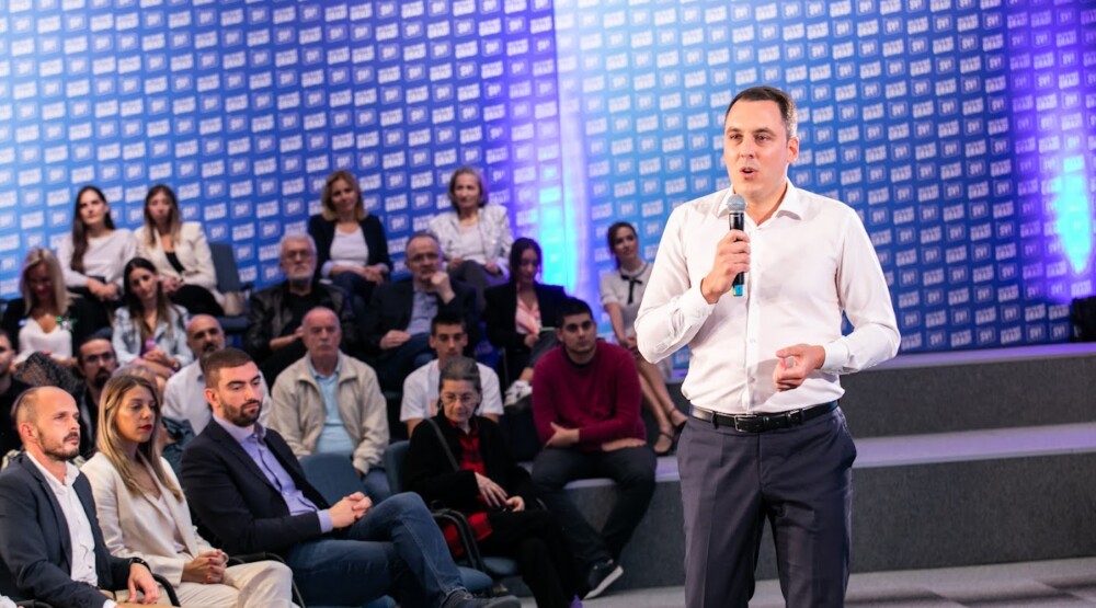 Vuković: Uredićemo dvorišta svih škola i vrtića i kupiti minibuseve za prevoz učenika