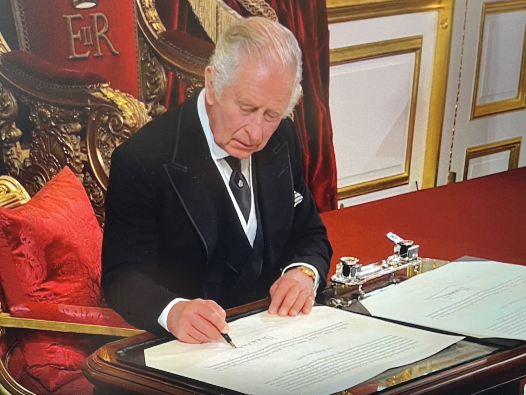 Čarls Treći zvanično postao britanski monarh: Slijediću primjer svoje majke, ona je neprevaziđena i nezamjenjiva