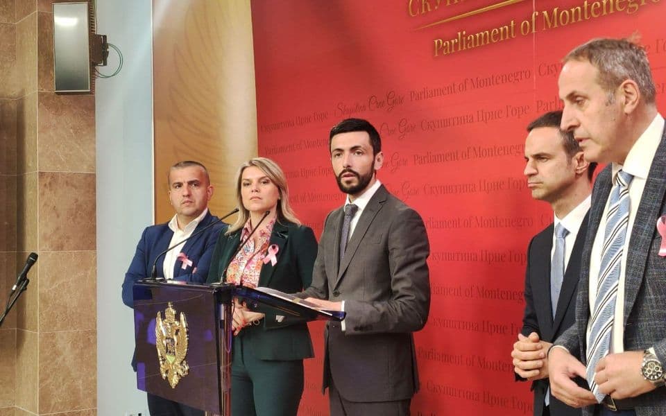 Živković: Nećemo učestvovati u nastavku sjednice i dati legitimitet akciji Danijele Đurović