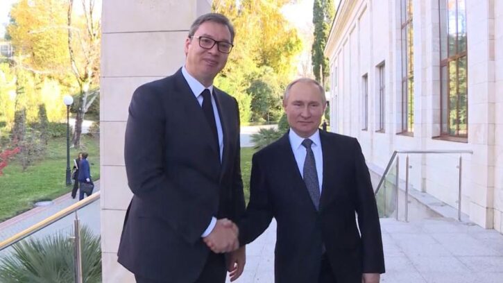 Godinama je Vučić uspješno igrao dvostruku igru, od 24. februara ne može više da manevriše
