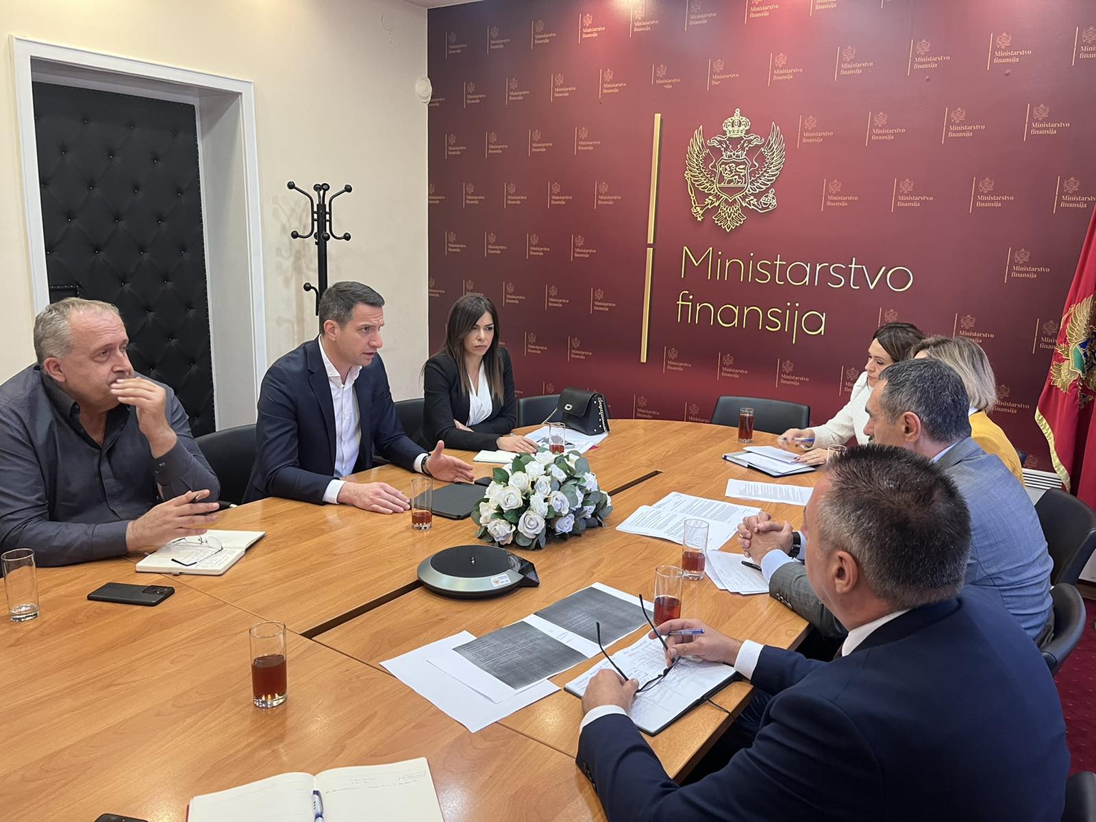 Damjanović sa predstavnicima “Plantaža”: Poreski dug od 11 miliona eura naplatiće se kroz dio imovine-nepokretnosti