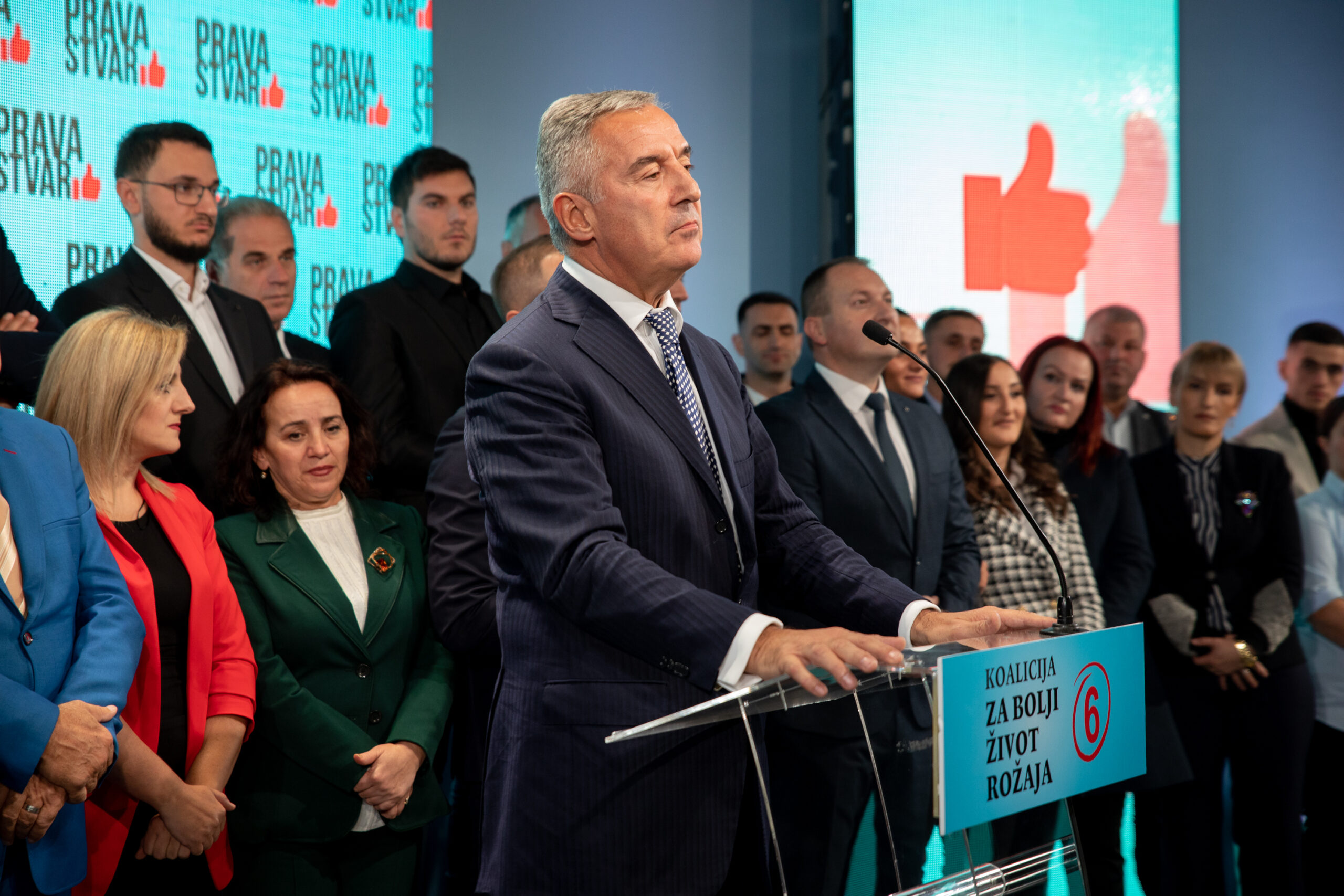 Đukanović: Kada pronađu ijedan cent mog skrivenog novca, poklanjam ga Abazoviću, da se više ne bruka kao šef (ne)organizovanog kriminala u Crnoj Gori