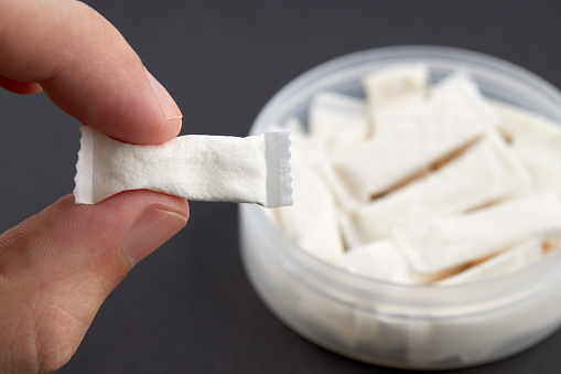 &#8220;Snus&#8221; lako dostupan tinejdžerima, nadležni ne znaju otkud u prodaji