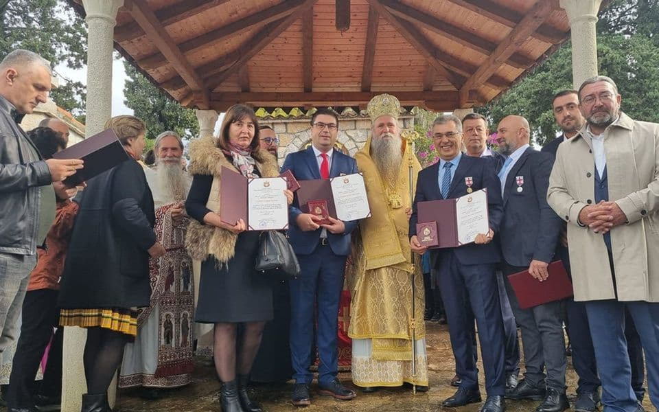 Đukanoviću i Rovčaninu ordeni od Joanikija zbog milionskih ulaganja u Crkvu Srbije