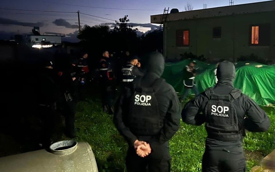 Zaplijenjeno 430 kg kokaina, uhapšeno deset osoba – tovar praćen od Luke Bar do krajnje destinacije