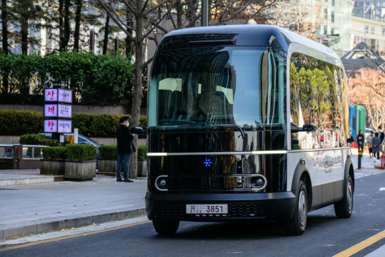 Seulom počeli da saobraćaju autobusi bez vozača