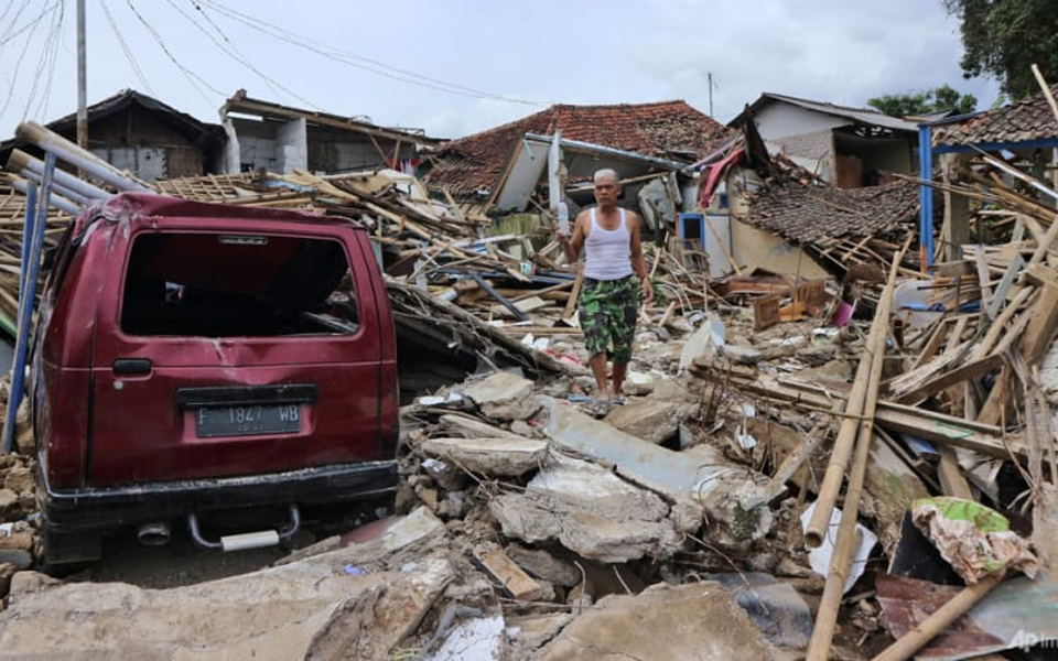 Broj žrtava zemljotresa u Indoneziji porastao na 321