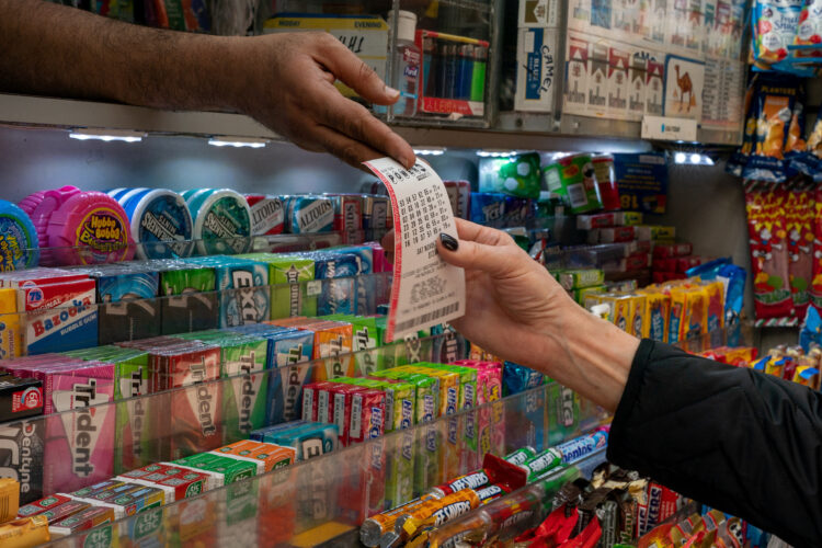 Premija za američki loto dostigla rekordnih 1,9 milijardi dolara