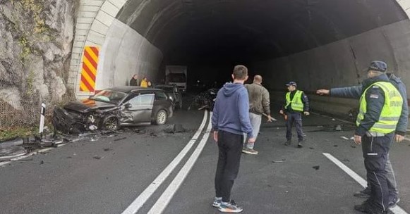Zlatibor: Vozilo crnogorskih tablica udarilo u auto iz suprotnog smjera, više povrijeđenih