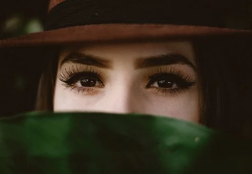 Šta je zapravo popularni brow lift i kako se radi?